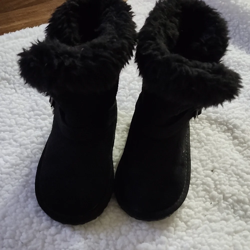 The Children's Place Black Fuzzy Boots